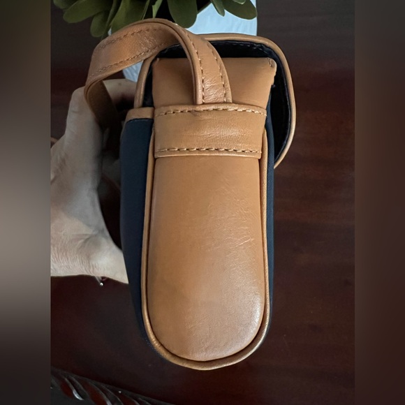 EUC Authentic Courrēges Paris Crossbody includes dust bag - Picture 6 of 10